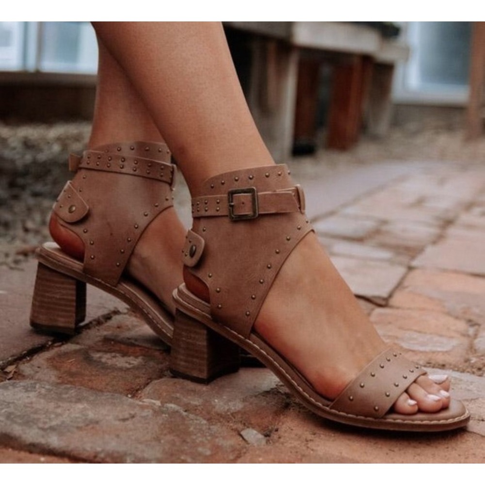BOHME sz 10 Women Cream/Tan Leather Studded Strappy Heel Sandals Bootie Open Toe